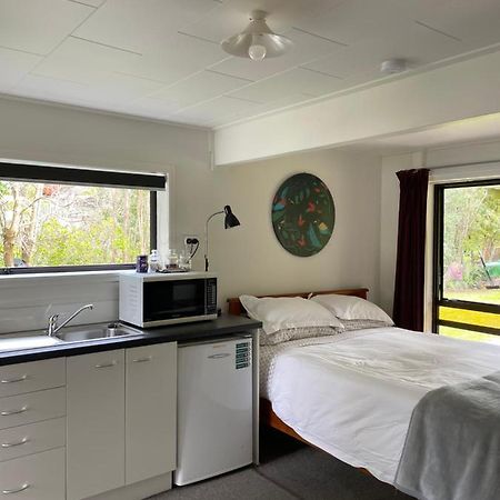 Hill'S Hideaway Hotel ดาร์กาวิลล์ ภายนอก รูปภาพ